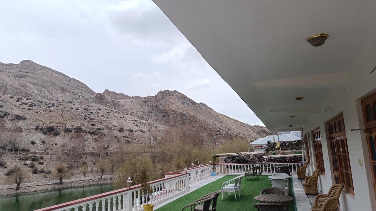 Hotel Lake View Nako Bagian luar foto