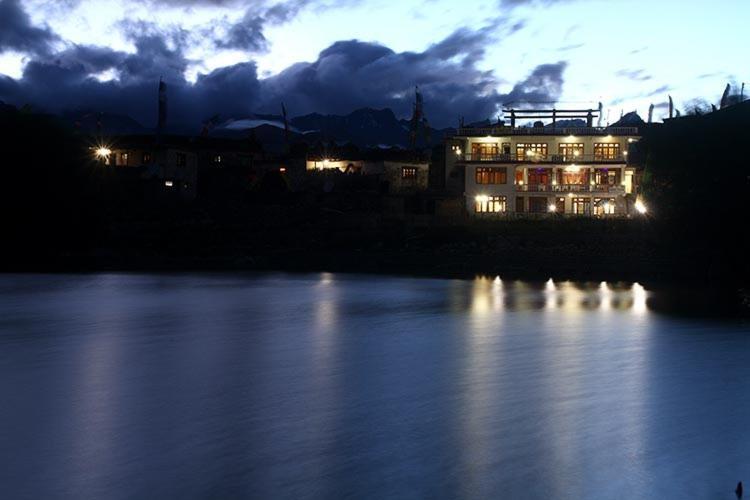 Hotel Lake View Nako Bagian luar foto